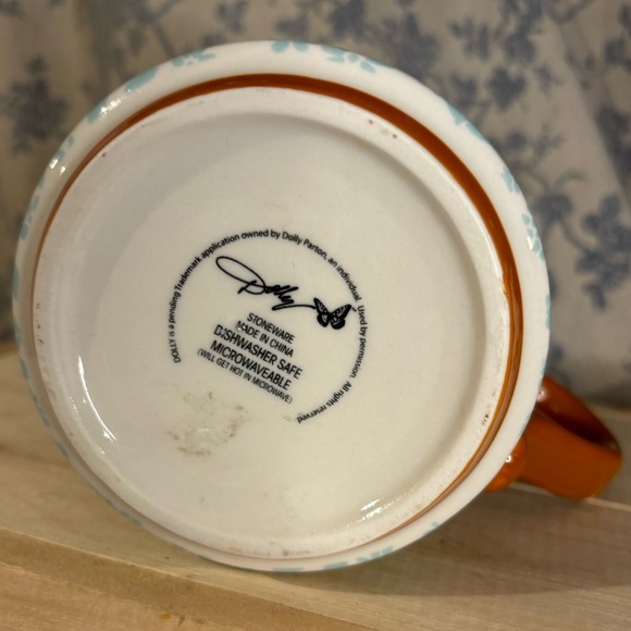 Dolly Parton 9 to 5 Floral Stoneware 20oz Mug - Picture 6 of 7